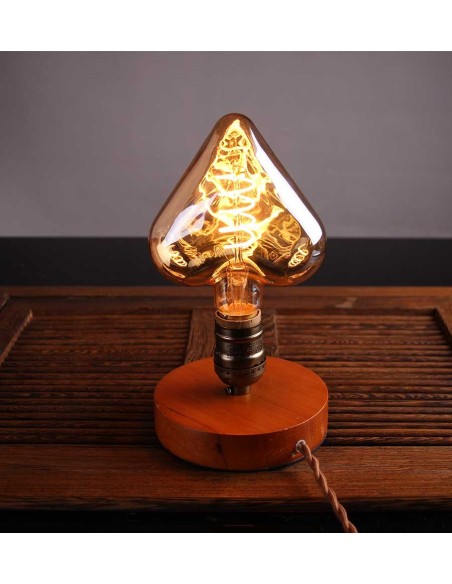 Пример свечения светодиодной филаментной лампы HEART Vintage E27 3W 2200K